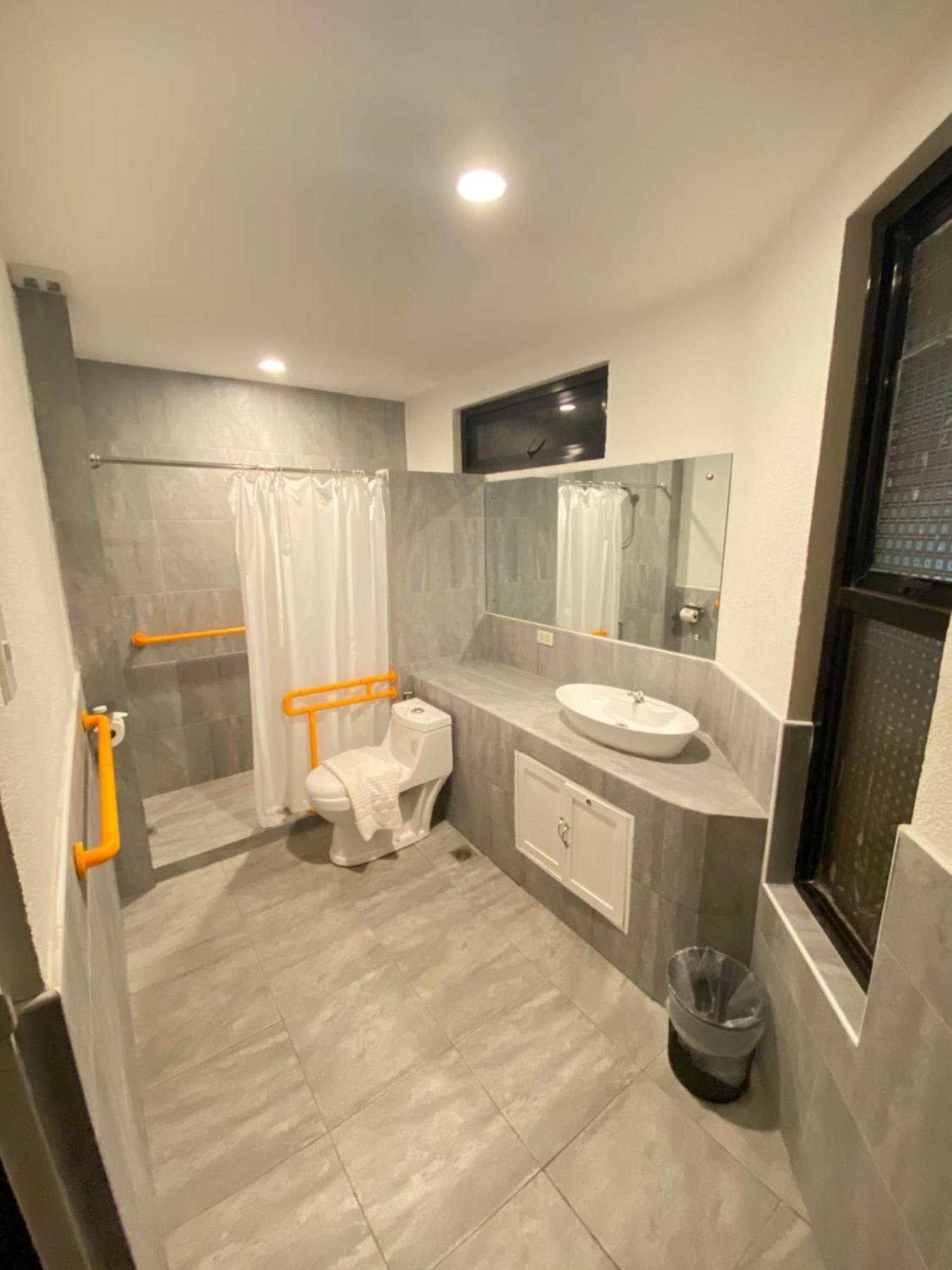 Rudolfo Suites Roxas City Kültér fotó